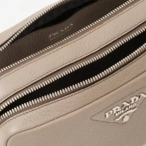 Bolsa Prada Vitello Daino Cinza